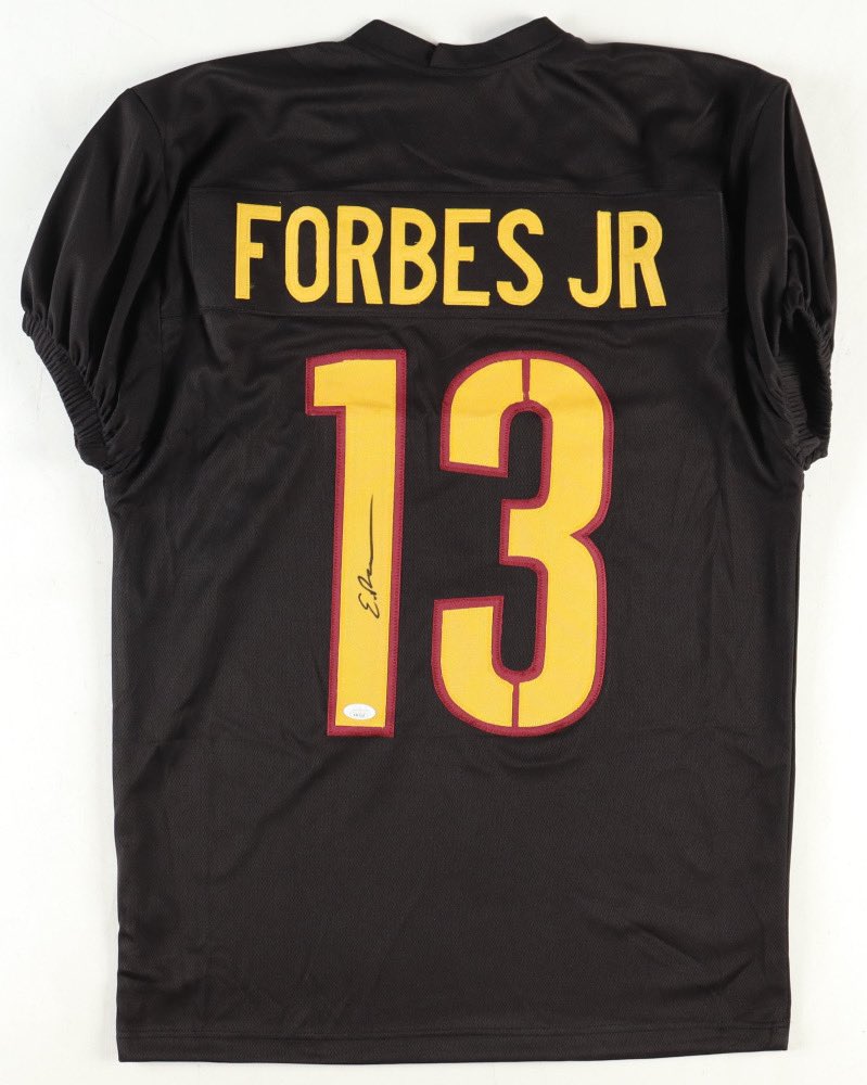 Commanders_Hub's tweet image. 🚨SIGNED JERSEY GIVEAWAY🚨

I’ve got a brand new signed @emmanuelforbes7 jersey for one lucky follower!

To be entered, like, retweet, and tag one friend in this message. Winner will be chosen at random at kickoff of Washington’s next game. 

Must be following to win!

#HTTC
