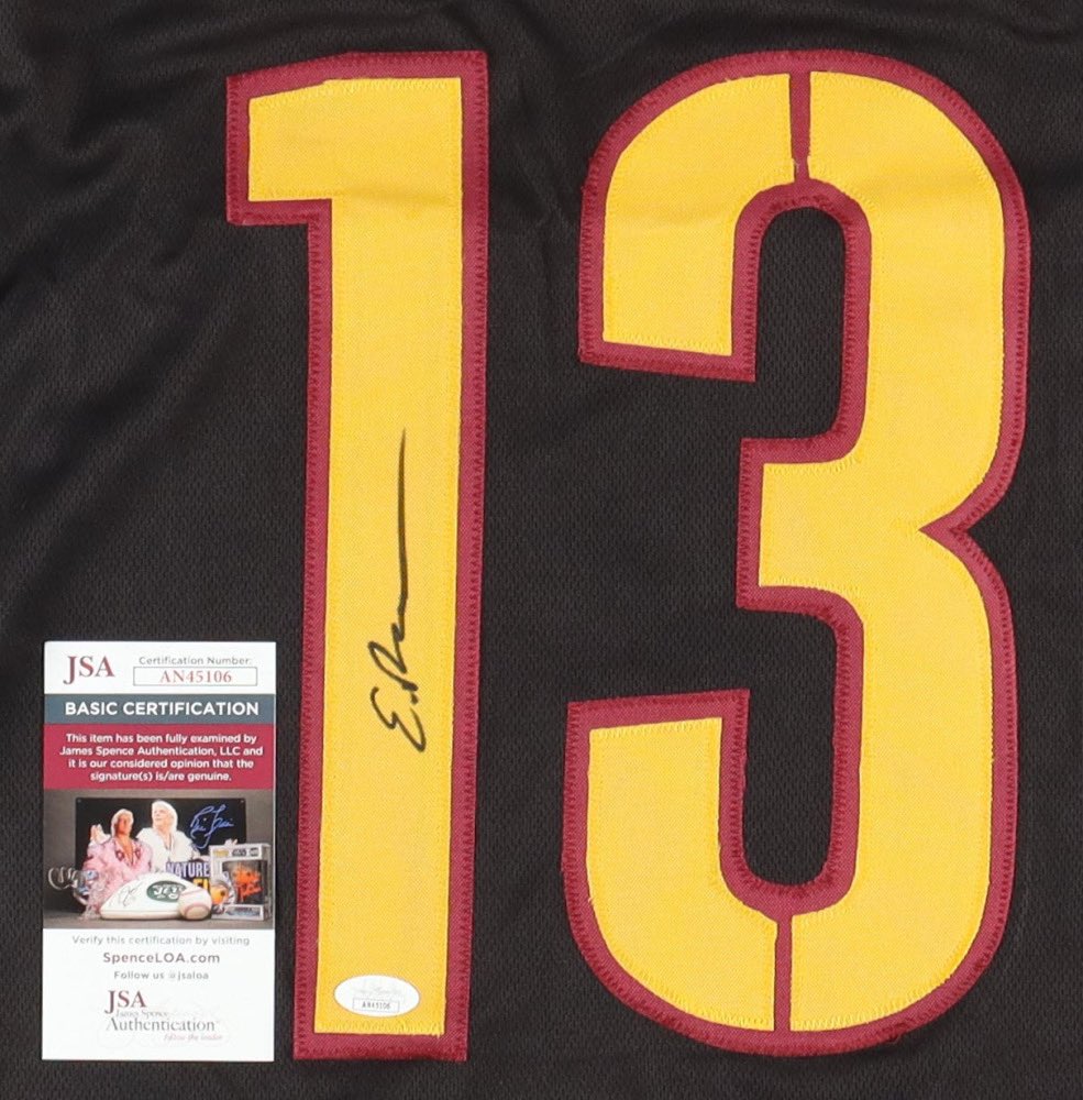 Commanders_Hub's tweet image. 🚨SIGNED JERSEY GIVEAWAY🚨

I’ve got a brand new signed @emmanuelforbes7 jersey for one lucky follower!

To be entered, like, retweet, and tag one friend in this message. Winner will be chosen at random at kickoff of Washington’s next game. 

Must be following to win!

#HTTC