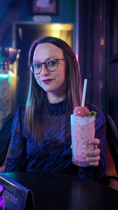 Je vous souhaite une bonne soir&eacute;e les coquins 😘  #laetiluxure #laeti_luxure #cocktail #barlounge https://t<a href="/tag/cocktail"class="tags"><span>#cocktail</span></a><a href="/tag/laetiluxure"class="tags"><span>#laetiluxure</span></a><a href="/tag/laeti_luxure"class="tags"><span>#laeti_luxure</span></a><a href="/tag/barloun"class="tags"><span>#barloun</span></a>