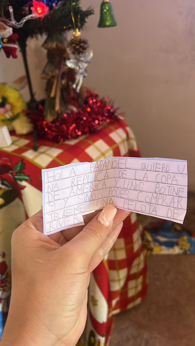 StachBarbi's tweet photo. Mi primito tiene 6 años y quiere de navidad la copa América  😅 https://t.co/awolxQRvR2