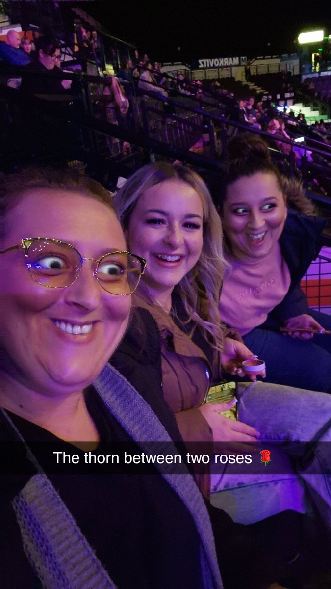 DaniSSimpson's tweet photo. Sistaz night out #thornbetweentworoses #smasheffield #smafans https://t.co/o9piEdHlOC