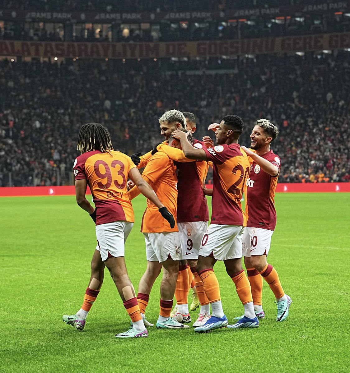 GSStore's tweet image. 3️⃣ puanı 3️⃣ golle alıyoruz! 💪

Tebrikler Galatasarayımız! 🫶

#GSvADS