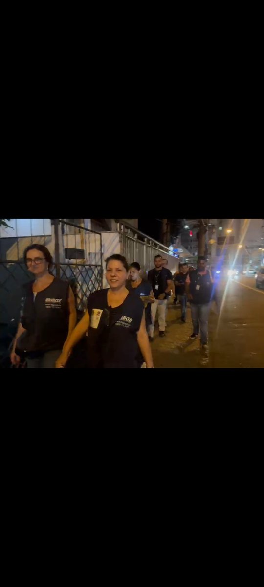 MarcioPochmann's tweet photo. IBGE testa com sucesso os primeiros passos preparativos do inédito Censo de População em Situação de Rua do Brasil

 Em proveitoso diálogo com o ministro Alexandre Moraes do Supremo Tribunal Federal a respeito da gravidade socioeconômica vivida por parcela dos brasileiros em situação de rua foi possível informar a respeito da evolução da testagem metodológica conduzida pelo IBGE na cidade de Niterói. Com a iniciativa dos ministros e respectivas equipes dos Direitos Humanos e da Cidadania, do Desenvolvimento e Assistência Social, Família e Combate à Fome e Planejamento e Orçamento, o IBGE concluiu nesta semana o seu primeiro teste com brasileiros que vivem em situação de rua.

O sucesso alcançado foi possível com o diligente apoio da Secretaria de Assistência Social e Economia Solidária de Niterói que contou com a contribuição de muitos, como o Comitê Intersetorial de Acompanhamento e Monitoramento da Política Nacional para População em Situação de Rua (CIAMP Rua), e, ainda, de instituições participantes (MDHC, MDS, IPEA, Instituto Pereira Passos - IPP e UNFPA.

No caso do IBGE, a equipe do Rio de Janeiro liderada pela ativa Diretoria  de Pesquisa contou também com importante contribuição de colegas ibegeanos pertencentes às Superintendências Estaduais de São Paulo, Amazonas, Maranhão, Paraná, Roraima e Distrito Federal. 

O novo IBGE avança contando com a convergência de muitos. A participação democrática e transparente é absolutamente necessária para o melhor desenvolvimento da missão institucional do IBGE.