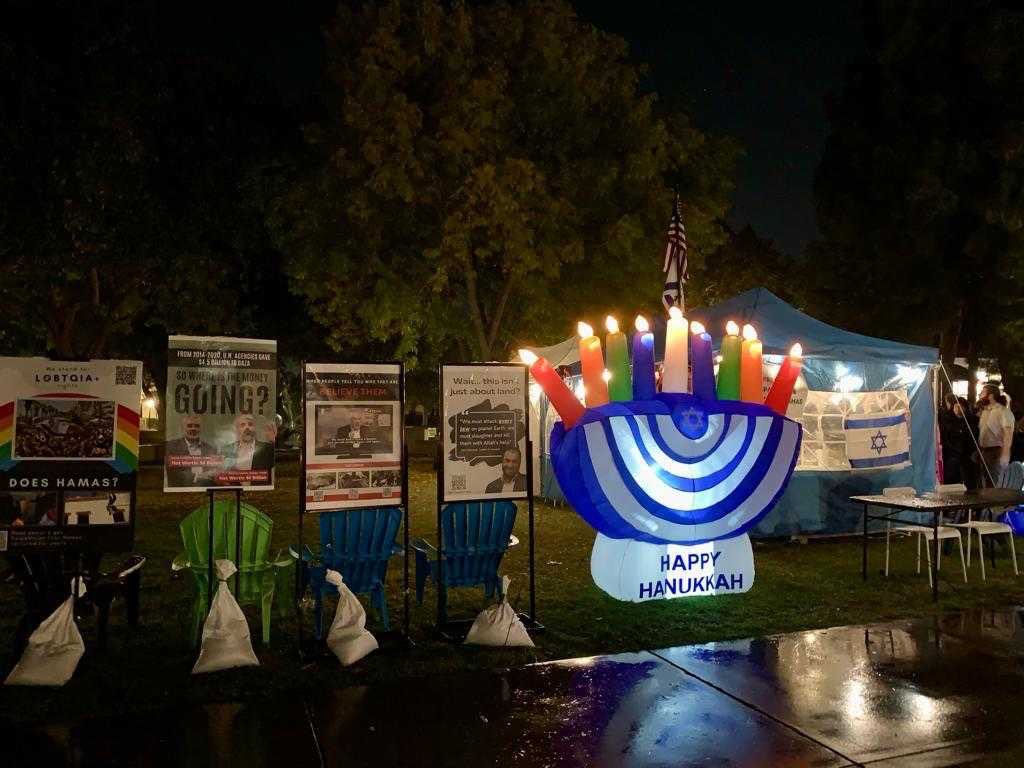 HAF’s @Sangi_shankar21 joined U.S. Congressional candidate @rishikumar1 along with @Stanford Hindu students at the Jewish student solidarity tent on White Plaza on the 1st night of #Hanukkah. They spoke to 60+ students about Hindu-Jewish solidarity in the face of the Hamas…