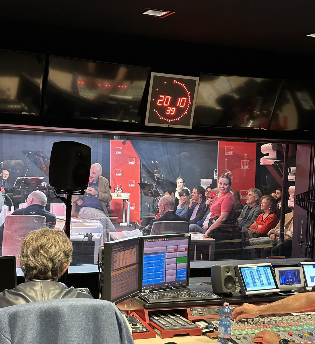 🎂60 ans ! 
60 ans de radio, 
60 ans de son, 
60 ans d’histoire,  
60 ans de direct devenu archives qu’on réécoute ce soir avec Jean Lebrun et Laure Grandbesançon
En direct et en public de 20h à 22h 
Montez le son sur <a href="/franceinter/">France Inter</a> ! 🎂