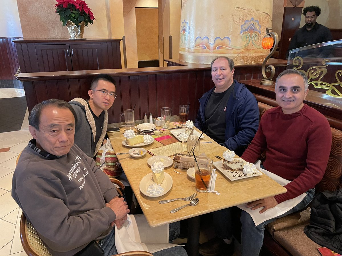 bradtopol's tweet photo. Had a fabulous time at our traditional holiday lunch at Cheesecake Factory with my local @IBM open source colleagues! @sp_zala @gyliu513 @maximilien https://t.co/qTSLHiOgZv