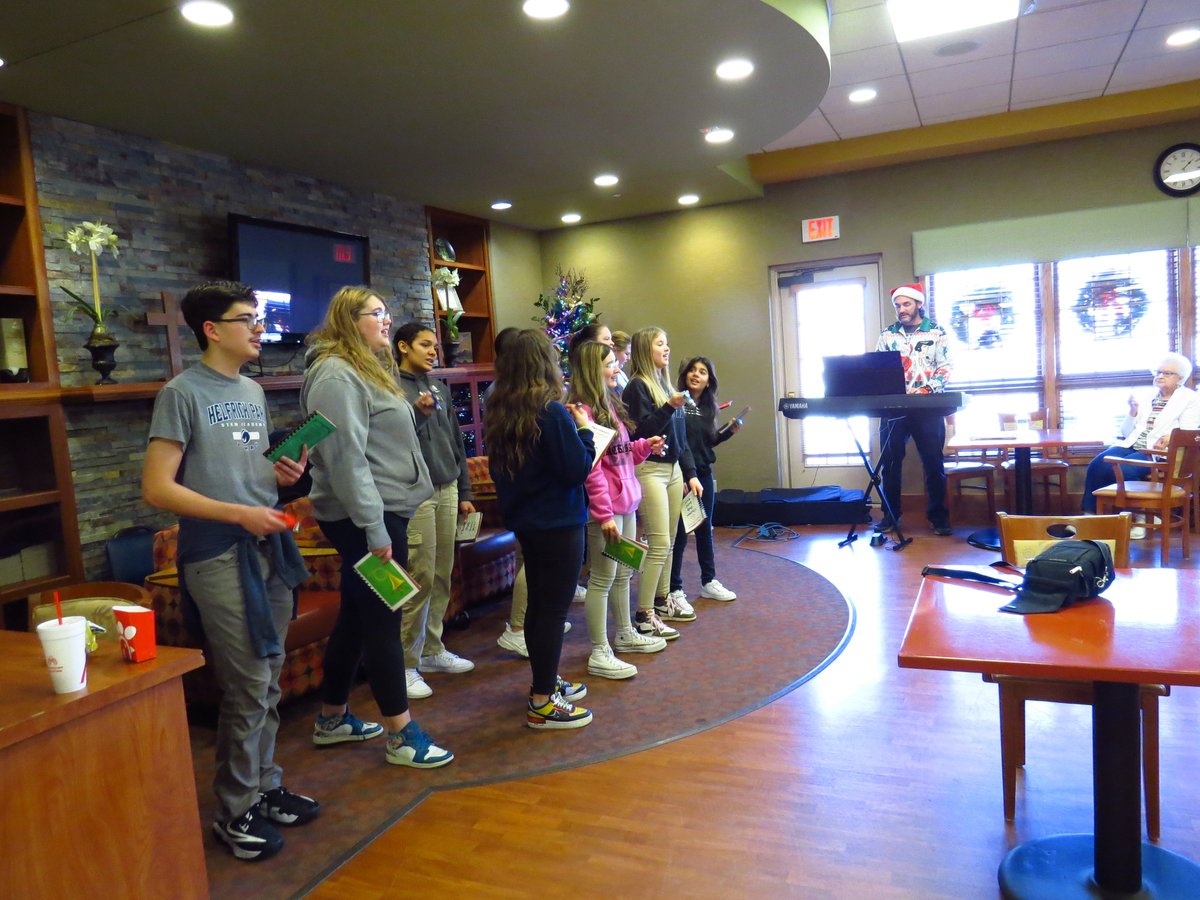 HelfrichPark's tweet photo. Yesterday, Mr. DeKemper took the 8th Gr Choir to Solarbron to help bring in the season. https://t.co/KNapntVQxv