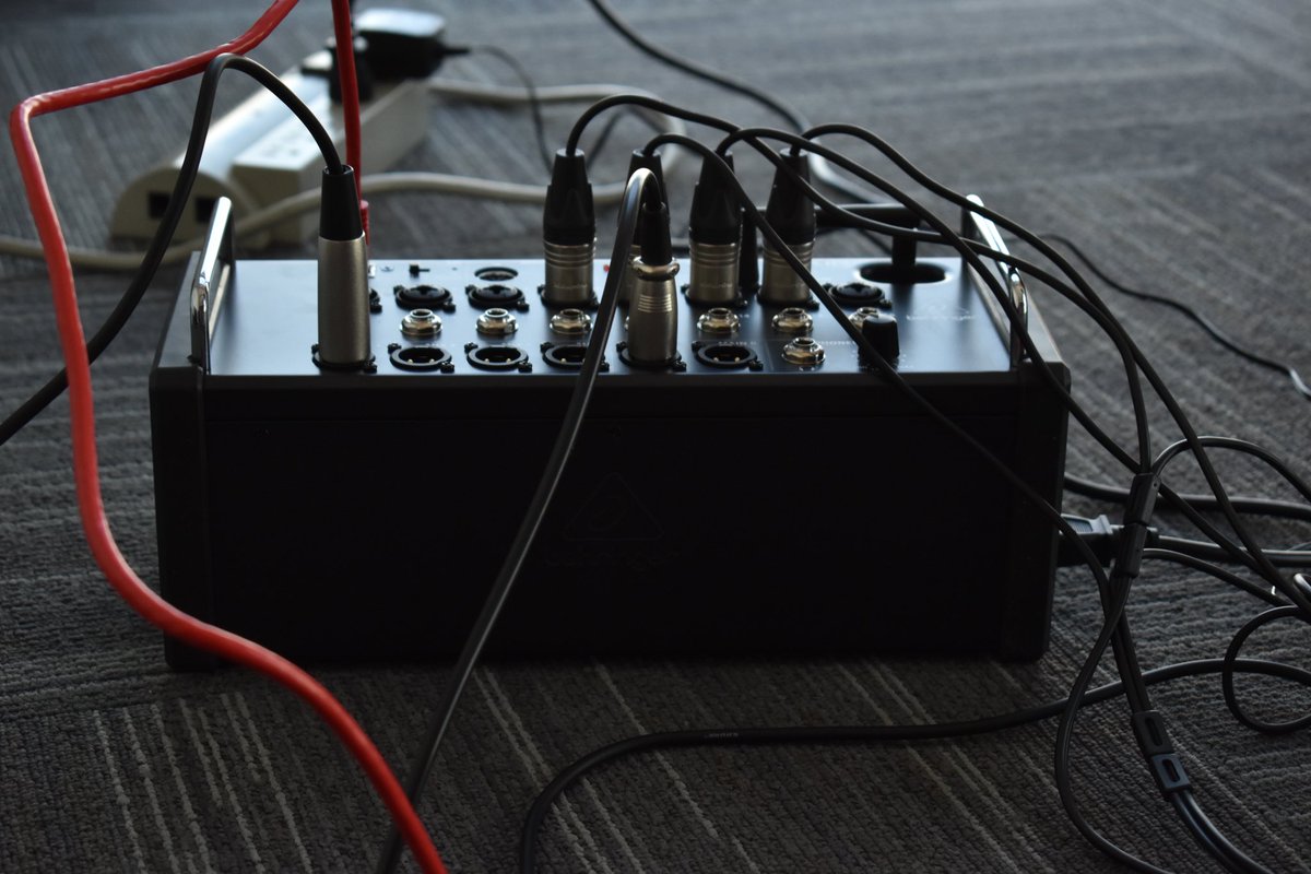Olhsagg's tweet photo. Un.. Dos.. Tres.. Probando micrófonos. 🎙️ https://t.co/U3ctLMCrAD