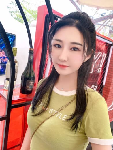 TracyYule2's tweet photo. 10号妹妹：鞍山铁东区东风街附近
车票：5张/次，7张/两次,13张/夜，小利子，165以上身高，小嘴唇性感，成熟御姐类型。又有些可爱。皮肤白，人照8分像，照片肯定美颜过，她也会做蛮多服务的。该有都做，温柔��位。喜欢她身材是前凸后翘，单纯卸货可以 
妹妹联系方式看置顶推文 # https://t.co/EzHQKEfWST
