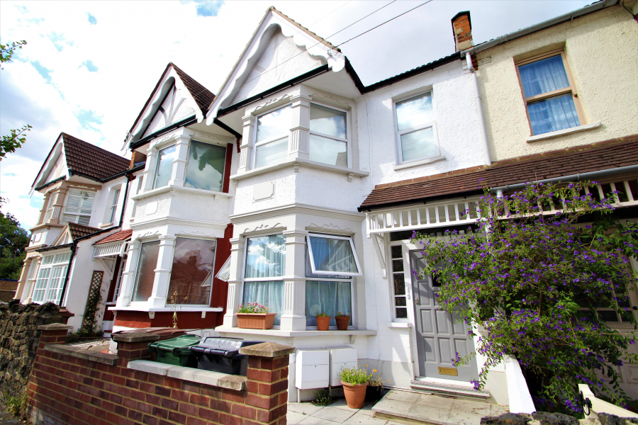 FriendFarrelly's tweet photo. Two Bedroom Ground Floor Apartment Guide price £425,000
https://t.co/Ql563qiSin https://t.co/vHmrgVfek2