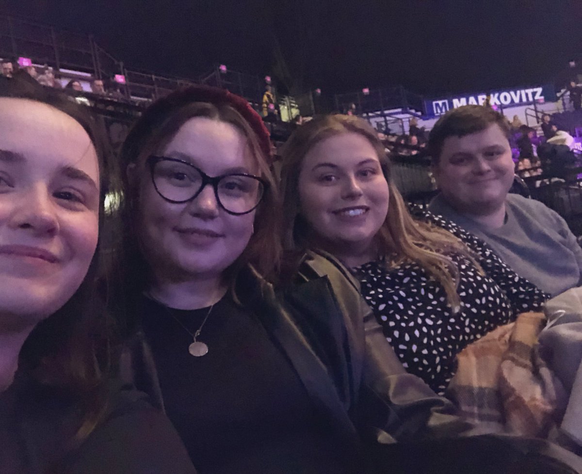 m_rose001's tweet photo. #SMASHEFFIELD CHRISTMAS PRESENT FROM 2022, they’re nearly married, hoping the one with glasses gets shagged this weekend, no one’s annoyed yet!🤣 https://t.co/5Dh8DemWpE