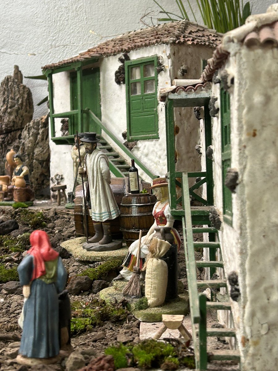 TallercitoArtes's tweet photo. Navidad 2023.Trabajando en un Belén especial. La ilusión del niño de 8 años que quiere poner todo: río, era, montaña, molino, iglesia, carpintero, herrero, nieve, Teide. El mayor se deja vencer por el pequeño y accede a casi todos los deseos.. veremos el resultado 🌋🏔️🛖🌲🐇🐓🐄 https://t.co/fcwMTig3bg