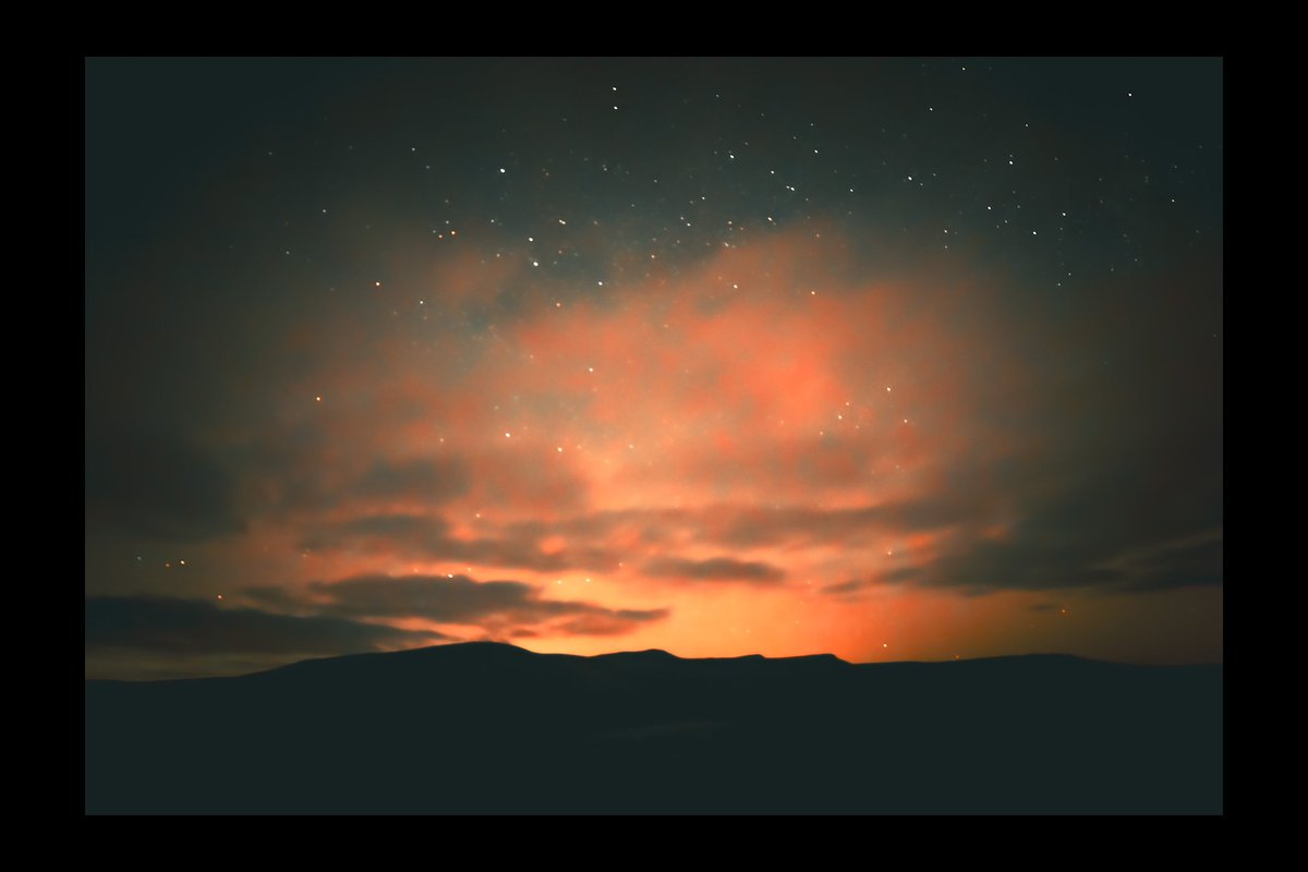 Thompa999's tweet photo. Simonside Silhouette 

#landscapephotography #Stars #Northumberland #Rothbury #Simonside #sunsetphotography #sunsetwithyou https://t.co/0rSk1bckU2