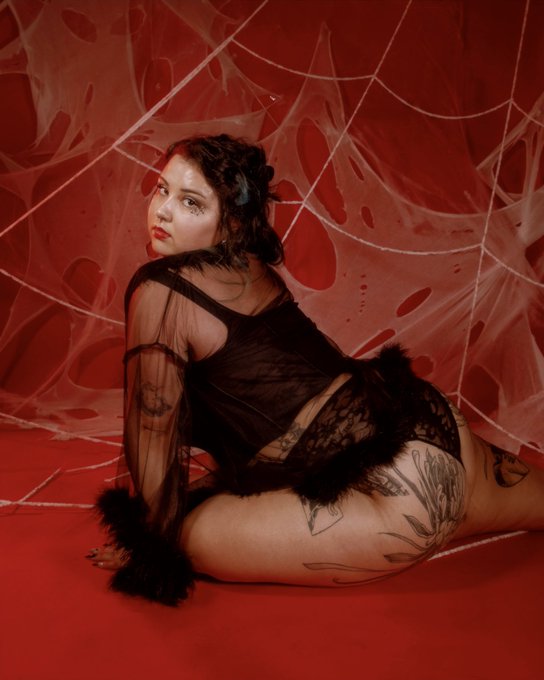 Pouty and horny https://t.co/IKyl3AaW8x