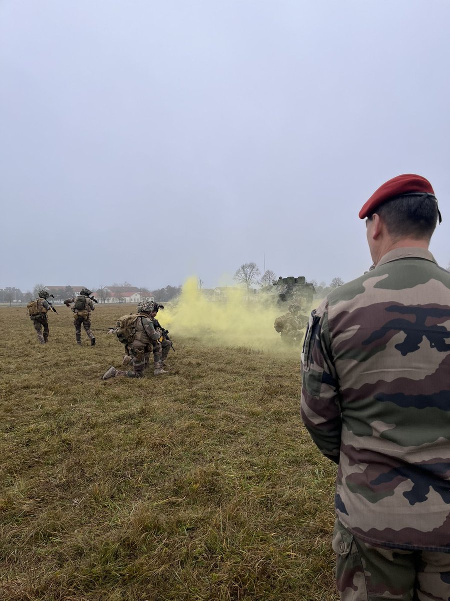 CommandementFOT's tweet image. En immersion avec @IHEDN au sein des forces terrestres pour la conclusion de #BIA23, le #COMFT a salué l’engagement de la 3ème division, @COM6BLB et des unités déployées sur cet exercice majeur pour @armeedeterre. Une nouvelle étape dans la modernisation des FT a été franchie !