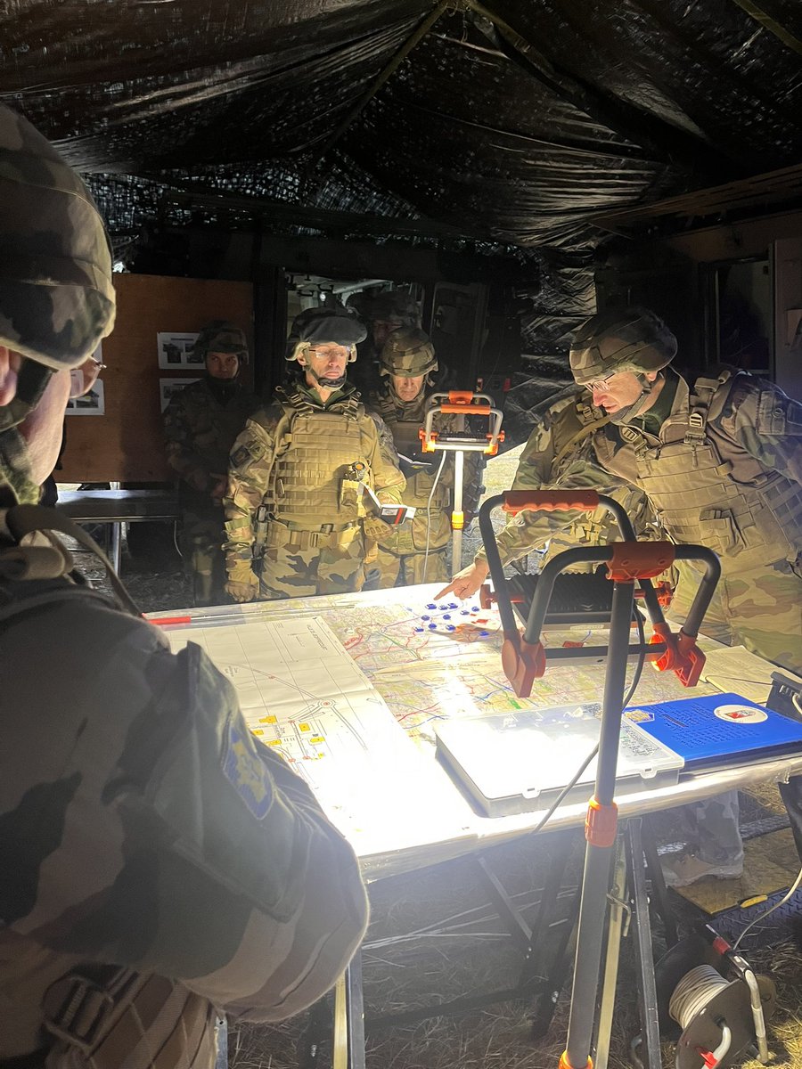 CommandementFOT's tweet image. En immersion avec @IHEDN au sein des forces terrestres pour la conclusion de #BIA23, le #COMFT a salué l’engagement de la 3ème division, @COM6BLB et des unités déployées sur cet exercice majeur pour @armeedeterre. Une nouvelle étape dans la modernisation des FT a été franchie !