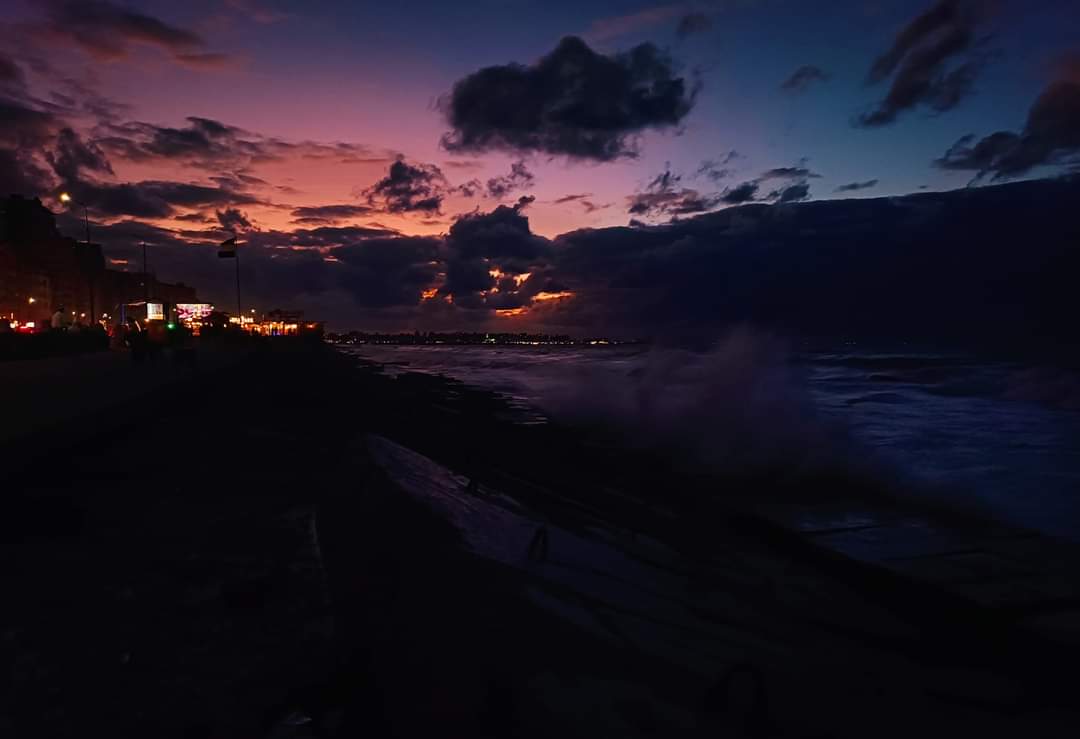 و انا ويّا شمس المغيب بغيب. 🖤
..
#الشتا_بالنسبالكو_اي