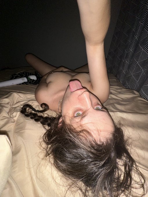 me if u don&rsquo;t vote for me vs. me if u do https://t.co/wT469Cj6Zt