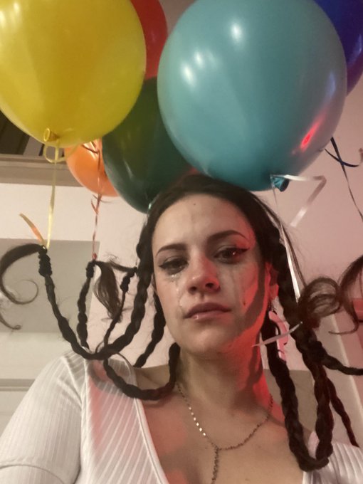 me if u don&rsquo;t vote for me vs. me if u do https://t.co/wT469Cj6Zt