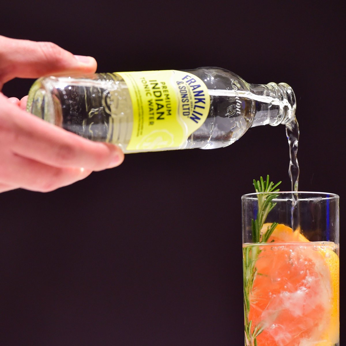 Pour yourself a glass this Friday night 🫗

#remarkabledrinkswithoutcompromise #weekendvibes #drinks #cocktail #tonic #soda #mixer #weekend #happyfriday #weekendmood #fridayvibes