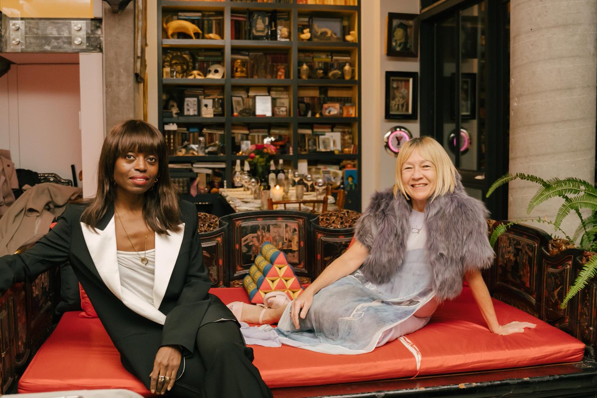 cindygallop's tweet photo. Professional pics of @TheWIESuite #TableForEight dinner I hosted at #TheSkyApartment last week w @DeePoku @AlizaLicht @LaurenLetta Natalia Urbanowicz. Apply to The WIE Suite: https://t.co/zWqqSkV9OR My dress is @ZARA, my shrug is 20-something-year-old @gucci, shoes @randbofficial https://t.co/rIEv39ArzK