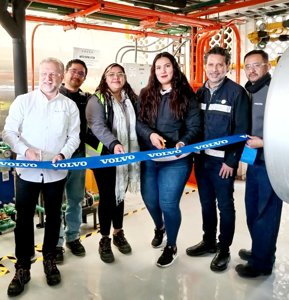 danugarcia's tweet photo. Energía solar térmica + electrificación = NETZERO. Inauguramos sistema de calentamiento solar y respaldo eléctrico que elimina calderas de gas en planta automotriz en Edomex. 84 kWth de potencia solar, ahorro energético de 80% y cero emisiones locales. @matters_mx @anes_oficial https://t.co/u2KjrdEvaB