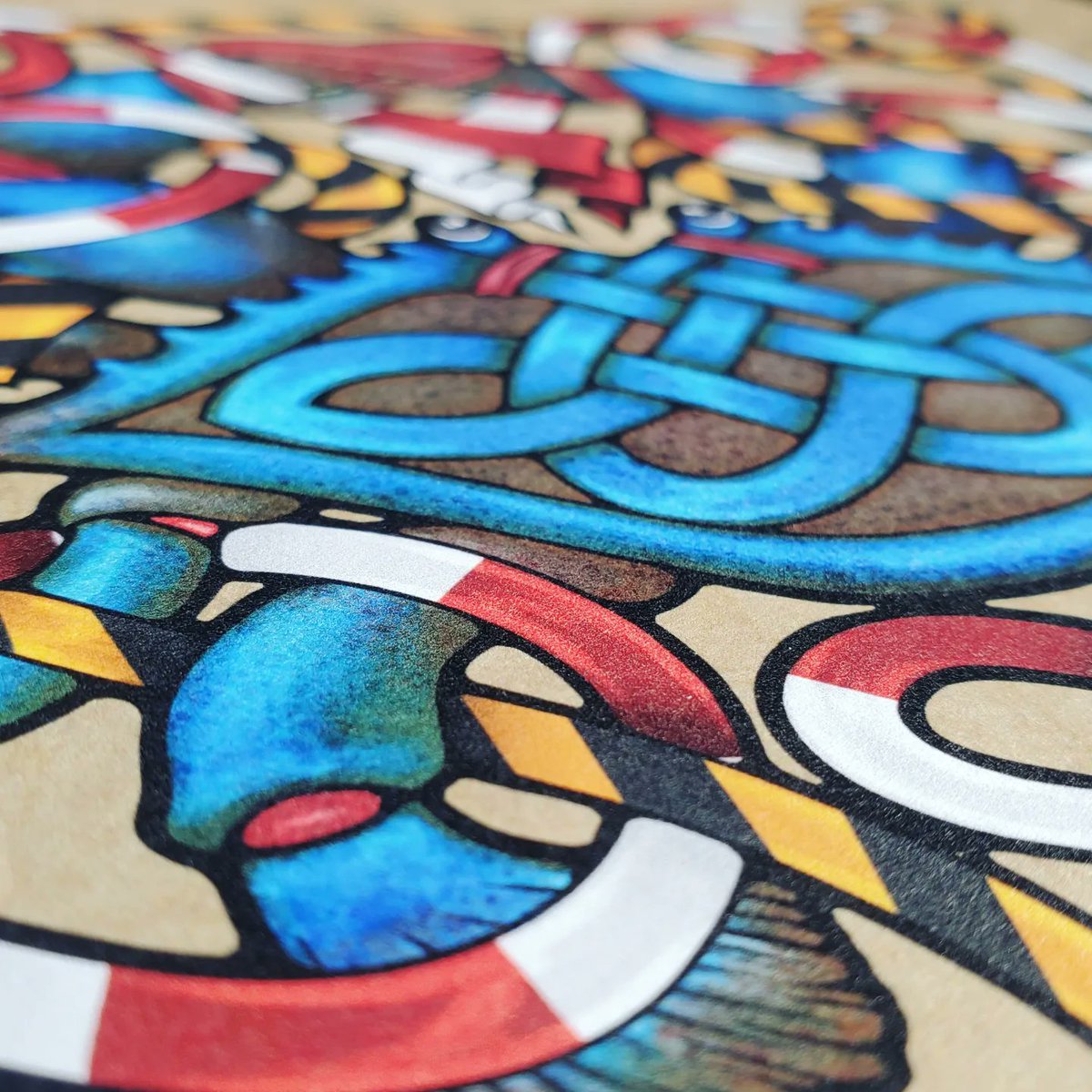 All hail the mighty blue crab, sovereign of the Chesapeake Bay. 🪢🦀🪢 athousandrasps.com/store/p93/Crab…

Drawing a knotwork crab was fun, but not without its challenges, especially in trying to balance the madness of the two flag ribbons.