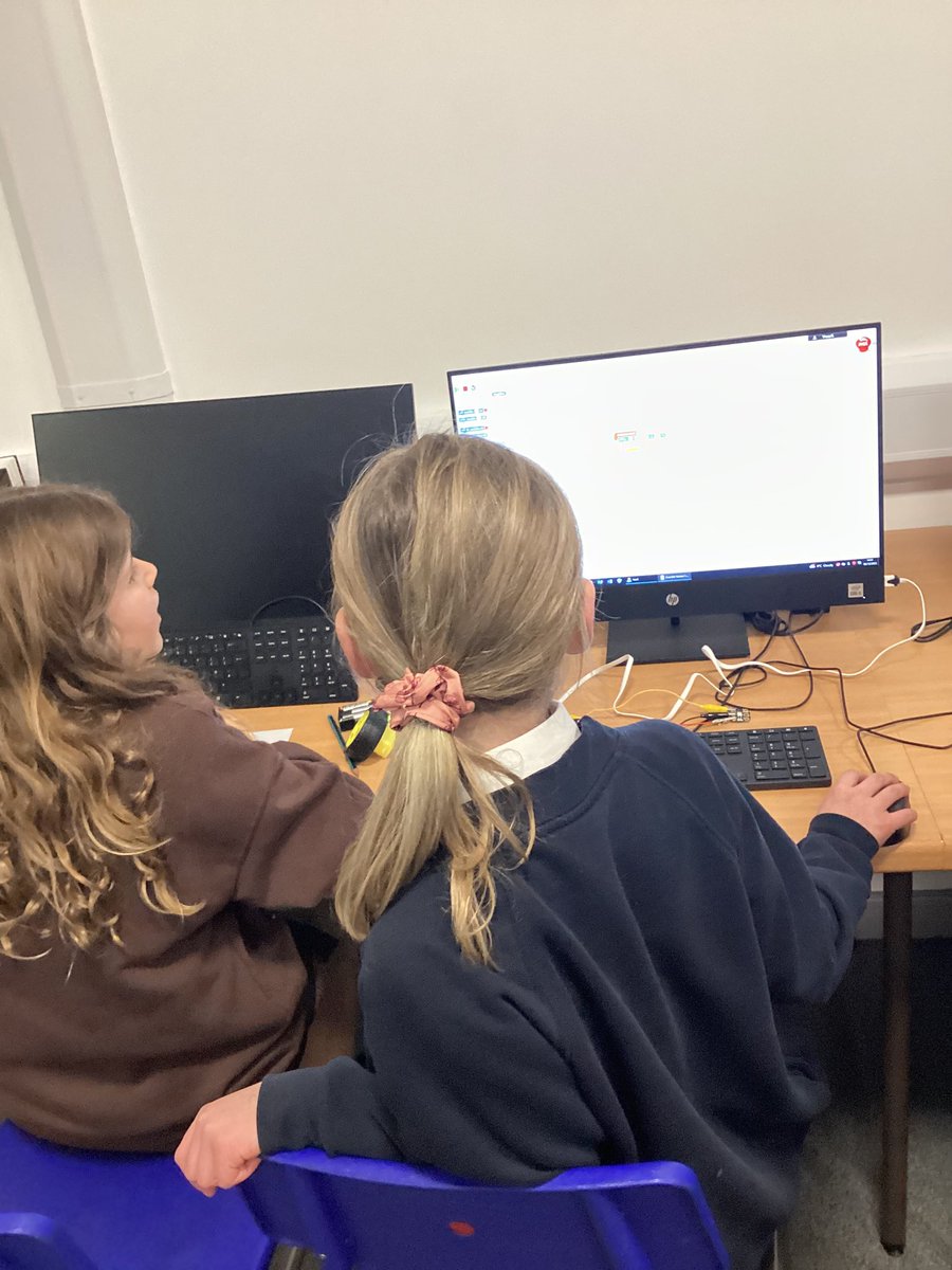 HBJSCH63's tweet photo. 5S spent time looking at different outputs in our computing lesson this week. They used their micro controller to create code to programme a motor and a sparkle LED. #HBJSYear5 #HBJSComputing https://t.co/bRKXkIH5U9