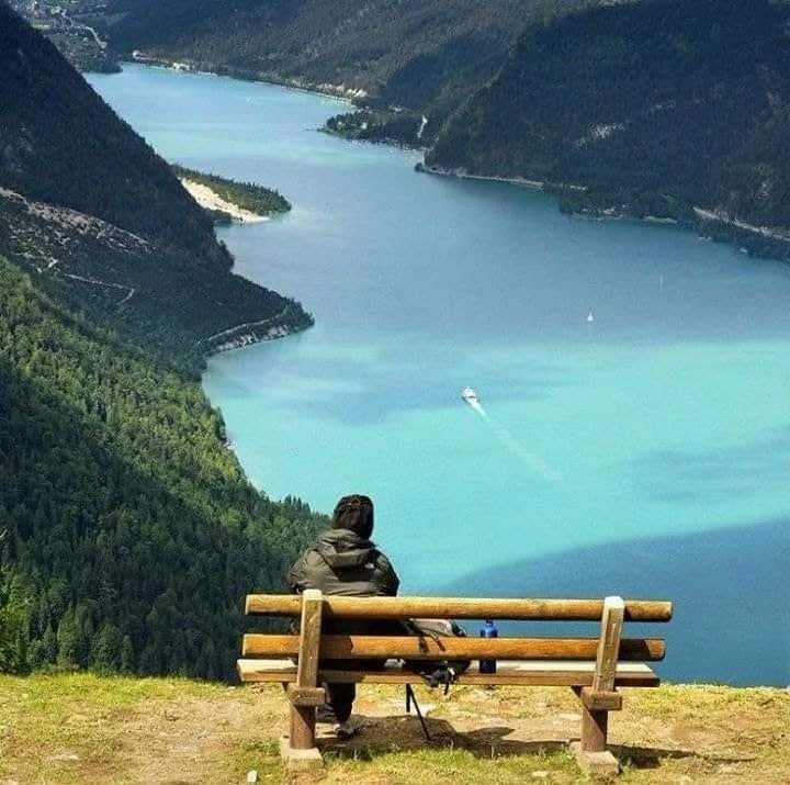 epmanolo's tweet photo. Algunas veces estamos tan atrapados en nuestra vida diaria que olvidamos tomarnos el tiempo para disfrutar de la belleza de la vida...."
* Keanu Reeves * https://t.co/P9XEVwBD6T