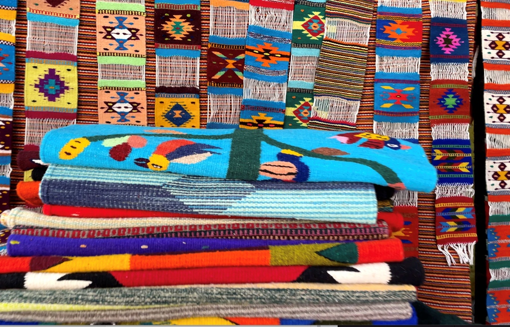 tumtumthreads's tweet photo. The colors, the COLORS! Traditional weaving in Teotitlan brings a beautiful tapestry of colors and textures. We are honored to be partnering with our Zapotec cousins and breathing new life into design, creations, fabric and the threads that connect our communities. #tumtumthreads https://t.co/kkWPyniRUa