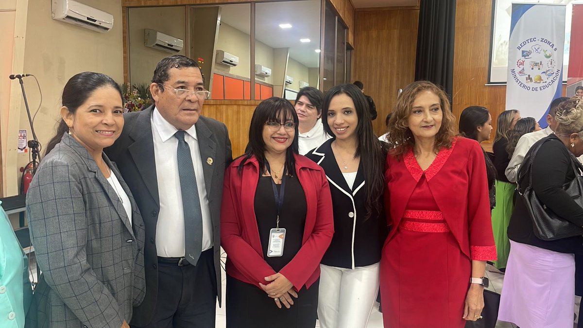 Jorge_Chamba_ec's tweet photo. Recibiendo homenaje de reconocimiento en el congreso Internacional de maestros en el ITB...como Asambleista del Guayas #compromisoconelpueblo 
#transparenciaenaccion 
#jorgechambaasambleista 
#construye25 
#unidosporelcambio https://t.co/k0SdgcrH26
