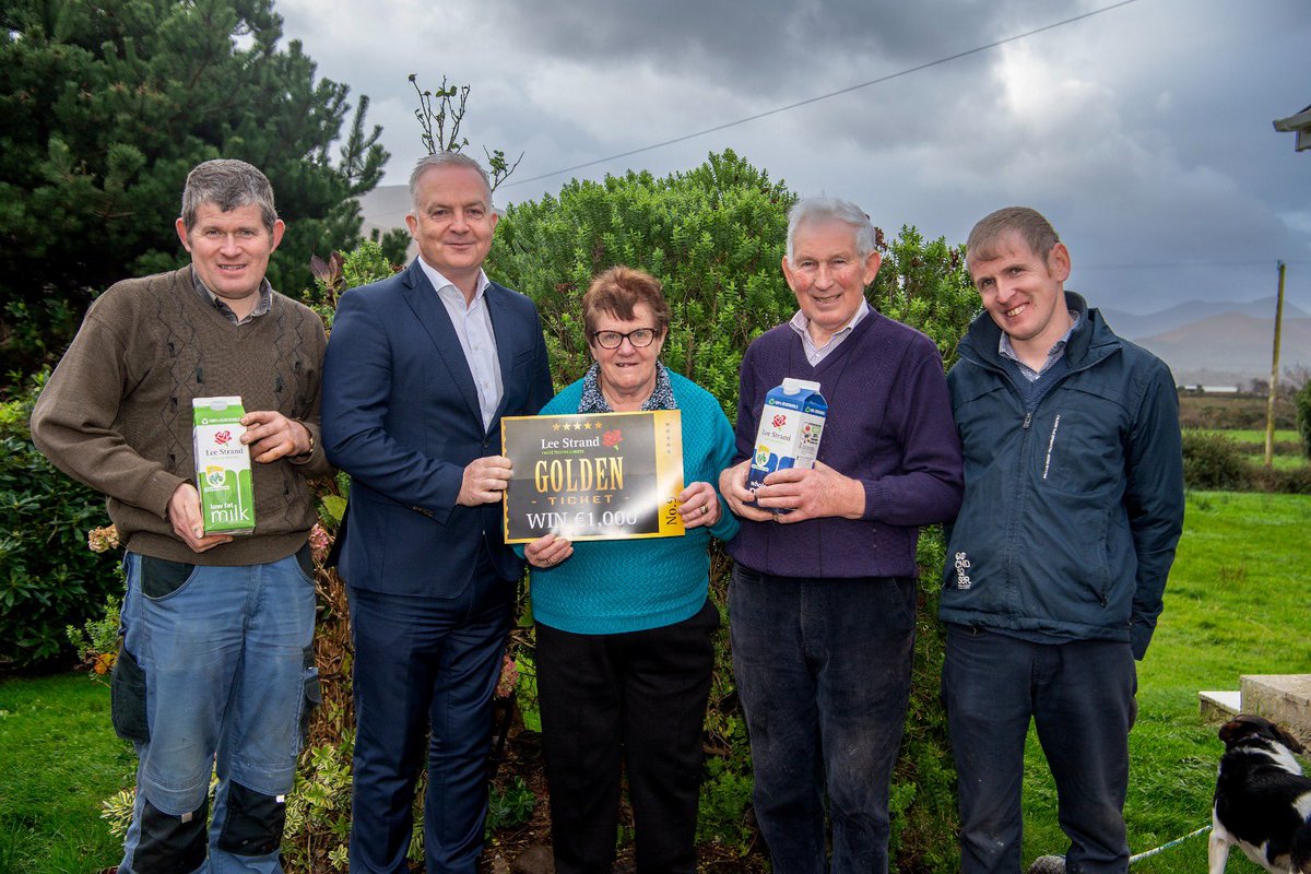 Great excitement in Glenbeigh 🙌

Delighted to present Alma &amp; John O’Sullivan with €1,000 - winners of the golden ticket in the Lee Strand Milk Doorstep Challenge on <a href="/radiokerry/">Radio Kerry</a> 

A lovely win just in time for Christmas 🎄🎅