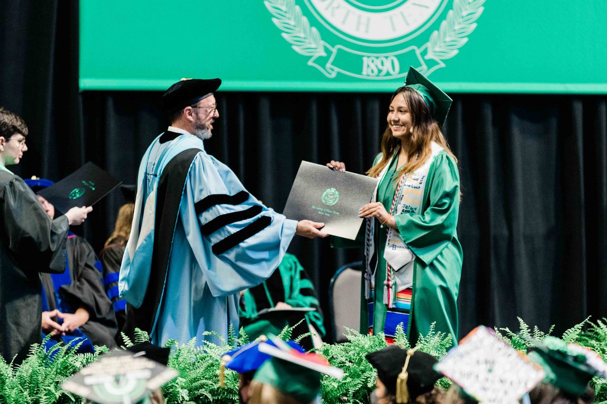 Countdown to Fall 2023 undergraduate Commencement: 7 DAYS ‼️ Can't make it to the ceremony? Watch it live here: youtube.com/watch?v=KjK5y_… Find the full Commencement schedule here: unt.edu/commencement/s…