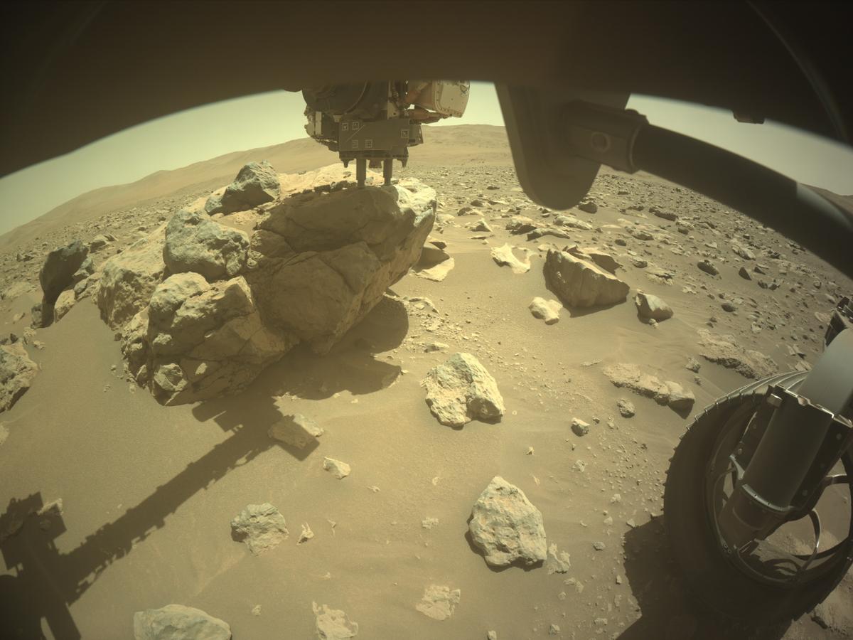 MarsMissionImgs's tweet photo. #PerseveranceRover image taken on #Sol859 at 1:02:36.034 PM with #FrontHazcam #Mars #NASA #Space https://t.co/p2ckbACxYI