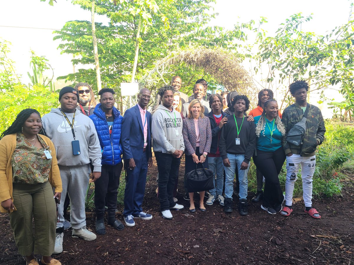 Had the opportunity to explore the food forest @WhiddonRogers. Students are growing all kinds of fruits, veggies, and herbs. Utilizing gardening as stress relief and mental well-being.