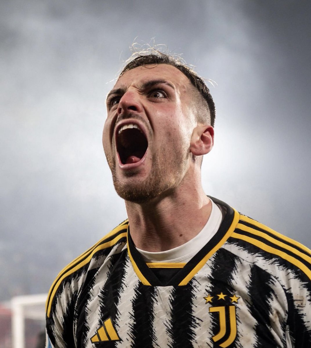 bepperocca7's tweet photo. 2019
2020
2021
2023

Tre punti pensati grazie a questo ragazzo che ha già fatto qualcosa di incredibile nella sua carriera. 
⚽️🤍
 #JuventusNapoli https://t.co/6j4E2fRQbW