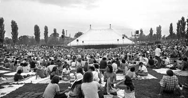 siuelibrary's tweet photo. Did you know SIUE used to have a music festival? Groups such as @TheWho  , @yesofficial , @chicagotheband  ,Eagles , and @GratefulDead   were among the major names to appear. The Mississippi River Festival (MRF) at SIUE took place from 1969-1980.
#musicfestival
#siue
#midwest https://t.co/XiZ4DuhI8p