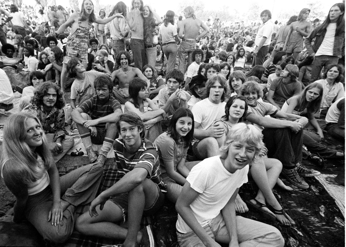 siuelibrary's tweet photo. Did you know SIUE used to have a music festival? Groups such as @TheWho  , @yesofficial , @chicagotheband  ,Eagles , and @GratefulDead   were among the major names to appear. The Mississippi River Festival (MRF) at SIUE took place from 1969-1980.
#musicfestival
#siue
#midwest https://t.co/XiZ4DuhI8p
