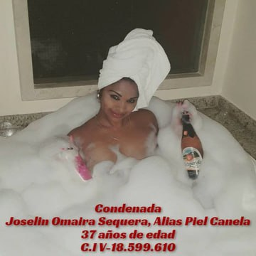 InforTvenezuela's tweet photo. Joseline Sequera "Piel Canela" y Anney Montilla,ambas presas son las "pranes" del INOF ,son denunciadas por familiares de las detenidas por maltrato y porque ellas cobran "la causa".
Ademas consumen full drogas,"Piel Canela" es una mujer robusta,fuerte y domina a todas las presas https://t.co/B59HcciV7r