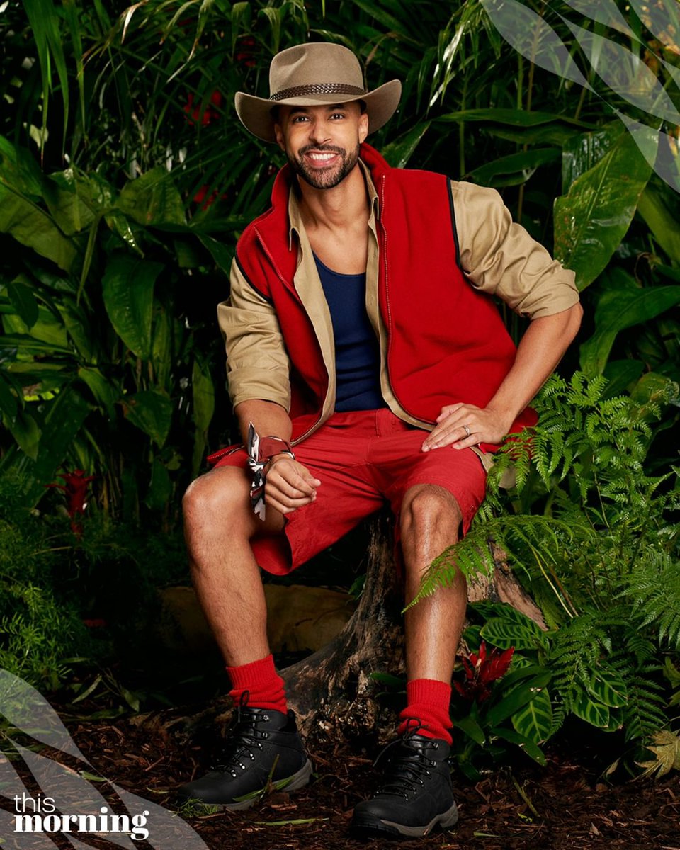 JLS2ox's tweet photo. I am in shock that marvin has left the jungle . He will always be our king of the jungle 💚 @MarvinHumes https://t.co/QxmrjAOtnd