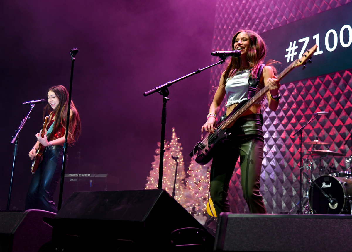 Z100NewYork's tweet photo. #HelloSister 🎸 and #JoelleJames 🍦 just lit up the stage at the @Z100NewYork All Access Lounge Presented by @WellaPro! 🔥 Their performance was a vibe, I’m in awe 🫢! #Z100JingleBall! #WellaUltimateRepair 🎤✨#iHeartJingleBall2023 @HelloSisterBand @JOELLEJAMES (📸 @GettyImages) https://t.co/GqXfzc4CEf