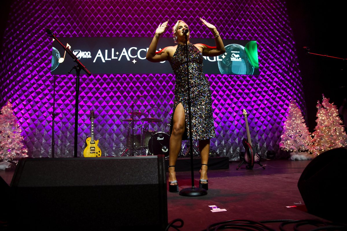 Z100NewYork's tweet photo. #HelloSister 🎸 and #JoelleJames 🍦 just lit up the stage at the @Z100NewYork All Access Lounge Presented by @WellaPro! 🔥 Their performance was a vibe, I’m in awe 🫢! #Z100JingleBall! #WellaUltimateRepair 🎤✨#iHeartJingleBall2023 @HelloSisterBand @JOELLEJAMES (📸 @GettyImages) https://t.co/GqXfzc4CEf