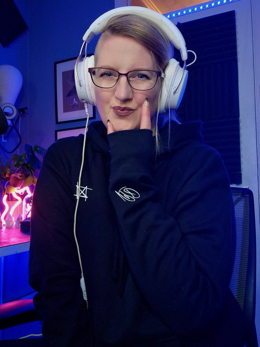 bowiehair's tweet photo. It's D&amp;D time over on @TTVShyteHawk in 5 mins, it's been a while!
Wearing @KPervinDavies designed hoodie... wait until you see the back! https://t.co/NZbCX7898B