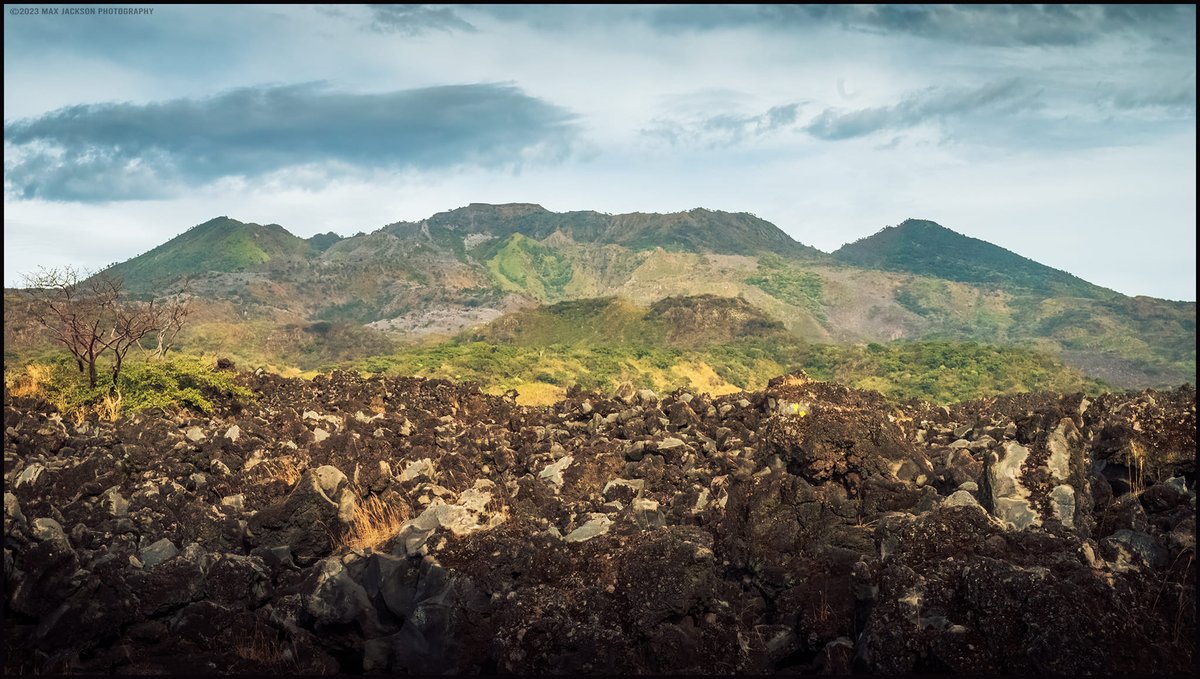xhkgtvnayarit's tweet photo. ¿Ya vieron las nuevas fotografías publicadas por #MaxJackson?
Tomas desde la zona del imponente volcán Ceboruco ”El Gigante Negro" 📷 La última erupción fue en el año 1870.
Municipios de Jala y Ahuacatlán, Nayarit 📷 https://t.co/vVciHCLeW6