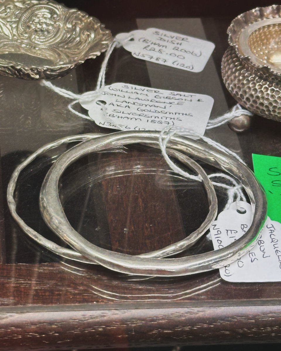 astraantiques's tweet photo. Heavy sterling silver bangles by Jacqueline Rabun designer for Georg Jensen. #silver #silverbangles #jacquelinerabun #georgjensen #georgjensenjewellery #jacquelinerabunjewellery #astraantiquescentre #hemswell #lincolnshire https://t.co/75lhLqSXpN