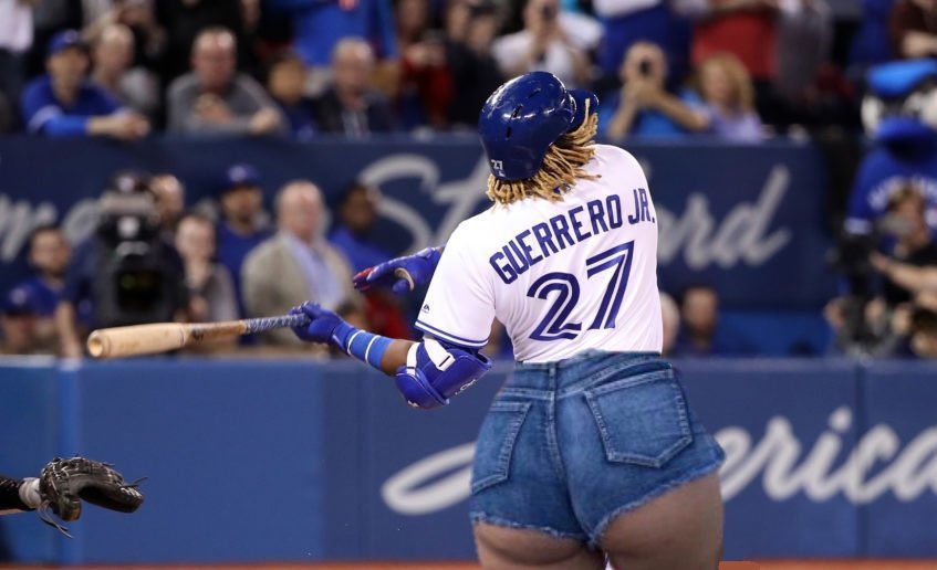 JLas43_'s tweet photo. I think I know why Ohtani prefers Toronto now… https://t.co/TkvuL6rUm7