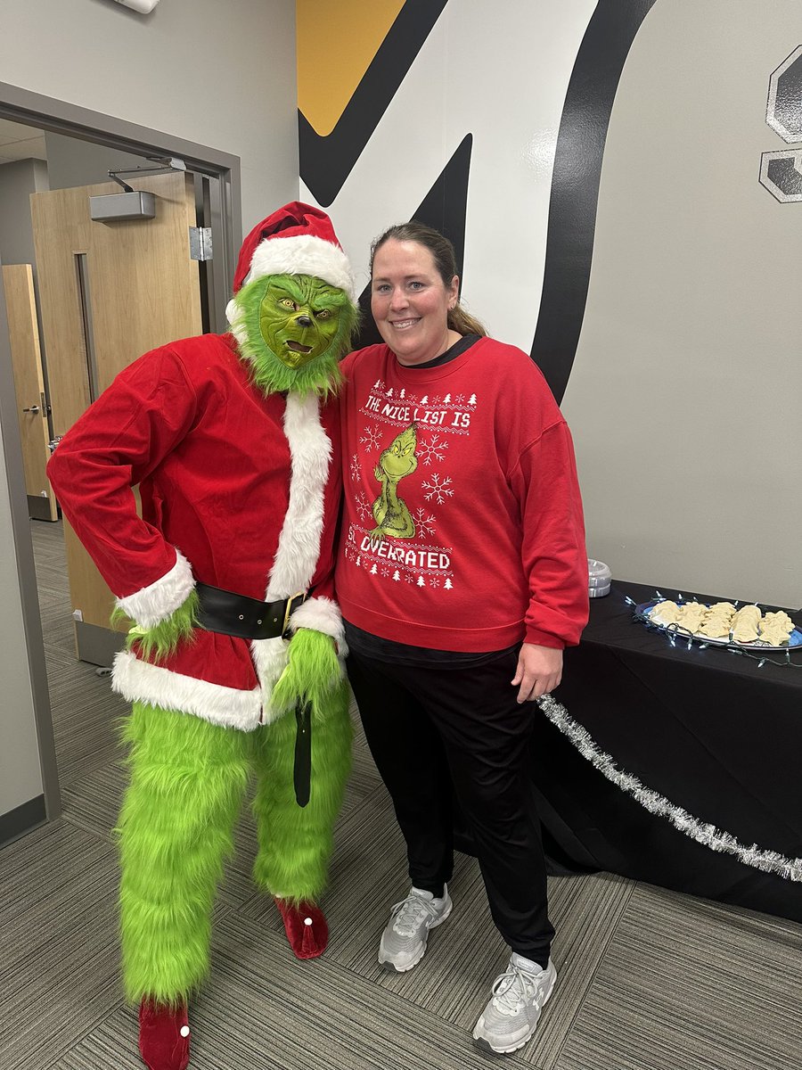 MU_SpartanSB's tweet photo. We had a great time at the Festival of Trees event today before finals next week🖤💛

#GoSpartans https://t.co/31kIWQRMz2