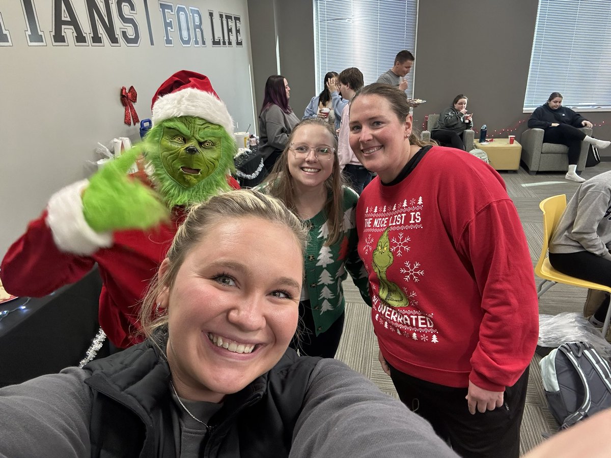 MU_SpartanSB's tweet photo. We had a great time at the Festival of Trees event today before finals next week🖤💛

#GoSpartans https://t.co/31kIWQRMz2