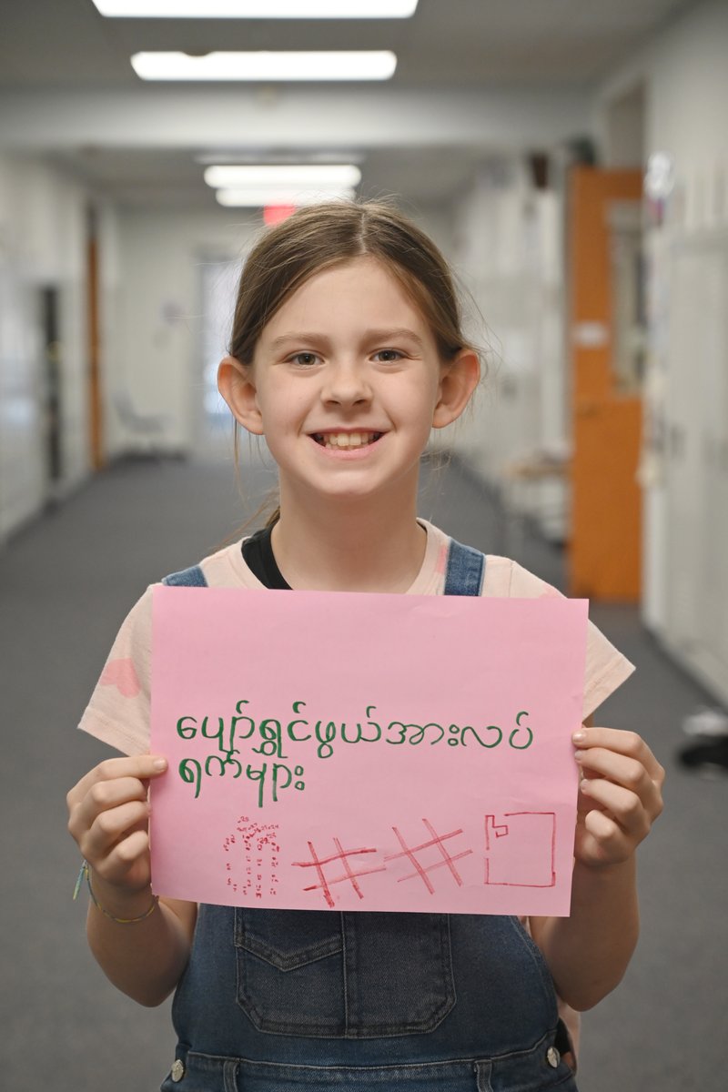 ElmwoodFranklin's tweet image. Fifth grade students have partnered with the International Institute of Buffalo to help spread holiday cheer to newly relocated families to the Buffalo area. Students are making cards in the ten different languages spoken by the families receiving them. #thinkingbeyond