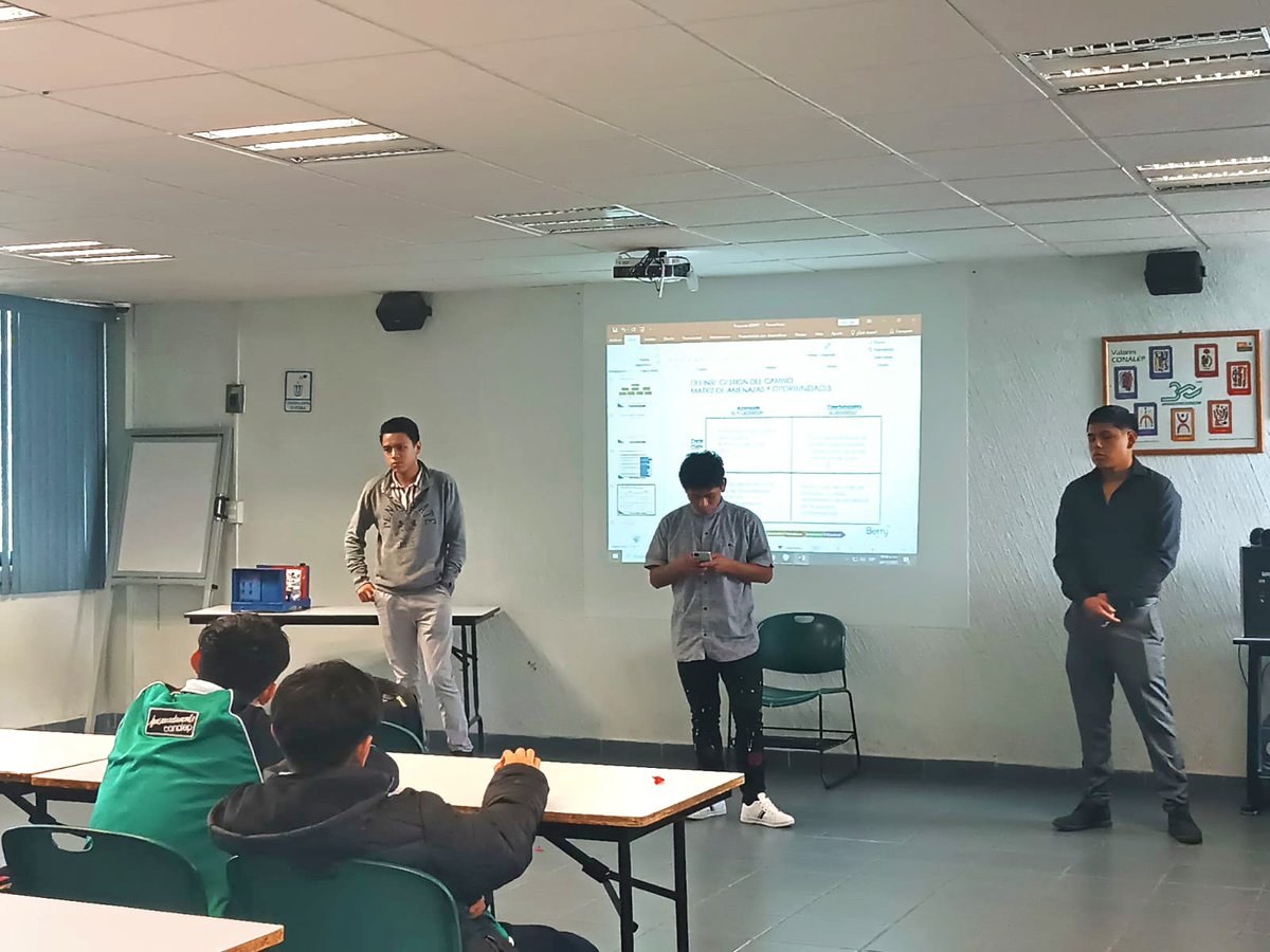 ConalepAtlaco's tweet photo. Aprendices del Modelo de Educación Dual presentaron propuestas de proyectos para mejora de procesos en las Unidades Económicas, con base en los conocimientos adquiridos durante su estancia. 
@Conalep_Edomex
#ApasionadamenteCONALEP
#ElPoderDeServir https://t.co/RrZbqcCoet